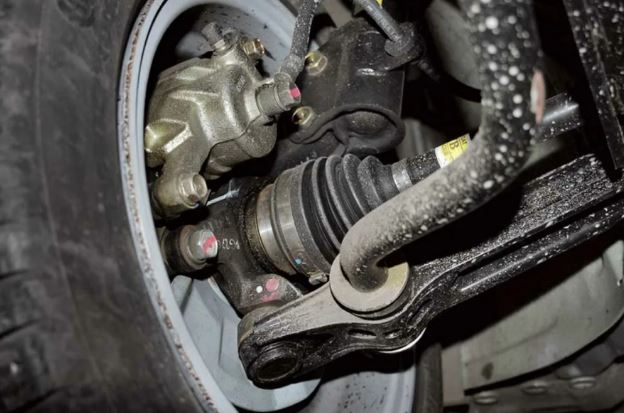 Может ли шаровая опора скрипеть при повороте руля