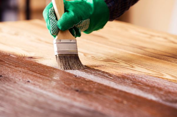 Можно ли красить дерево водоэмульсионной краской для фасада