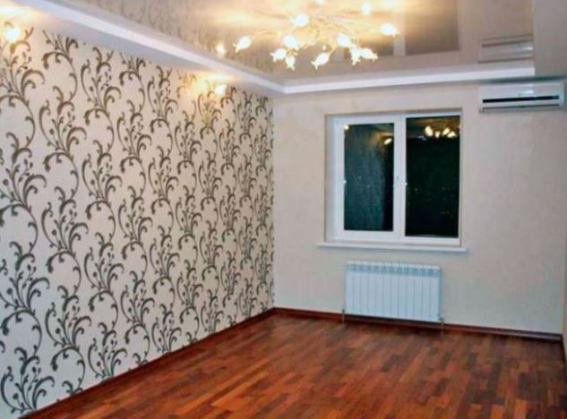 Можно ли клеить обои с открытым окном